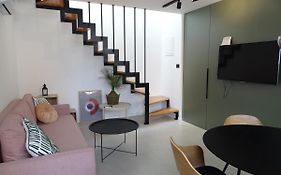 Modernes Kleines Haus Mit Terrasse