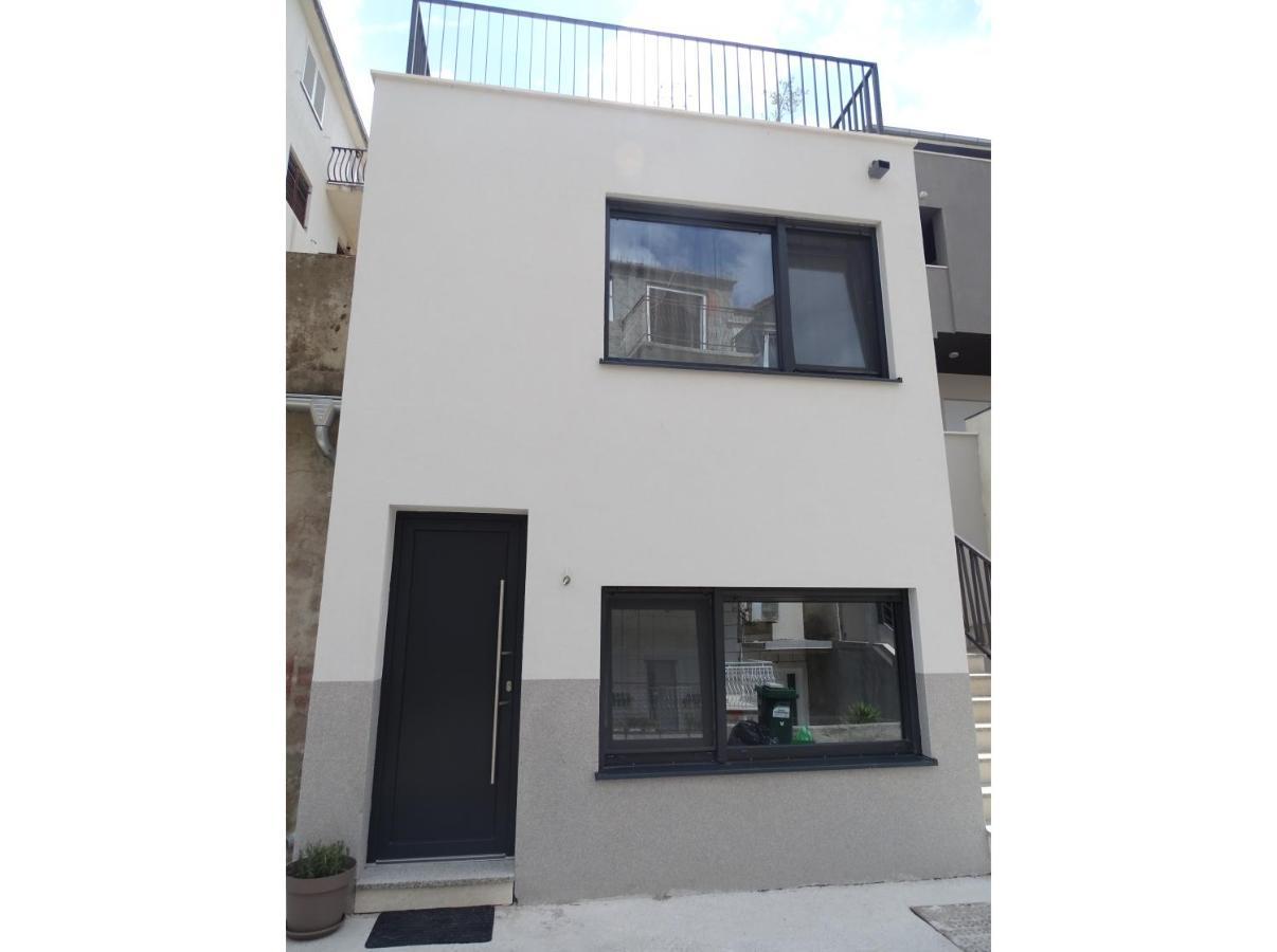 Villa Modernes Kleines Haus Mit Terrasse Split Exterior foto