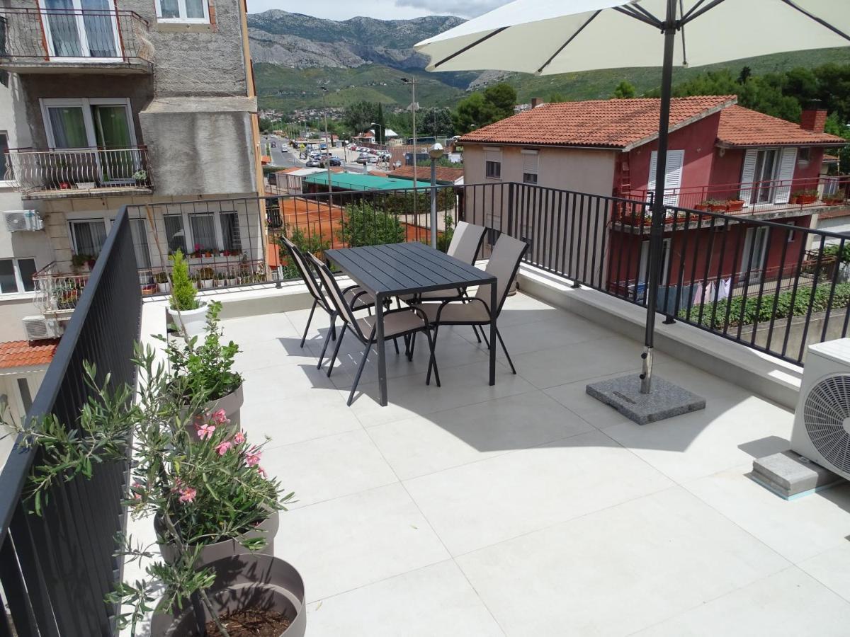 Villa Modernes Kleines Haus Mit Terrasse Split Exterior foto